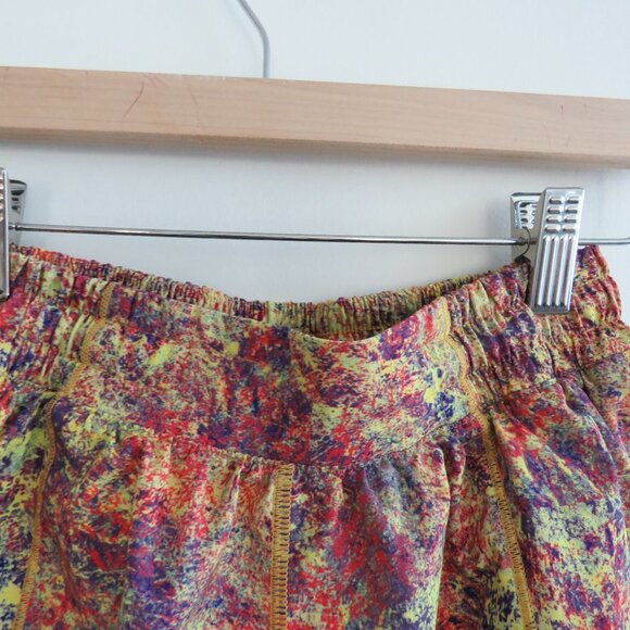 LULULEMON Seawheeze 2019 Hotty Hot Short 2.5" Multi Color - Size 6 - Picture 4 of 13